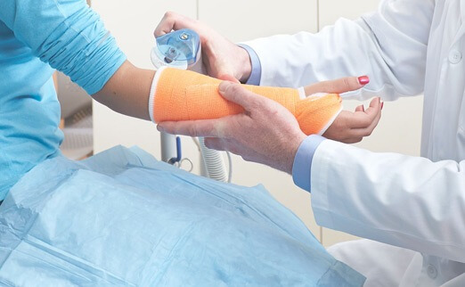 Điều trị và phục hồi gãy xương tay quay